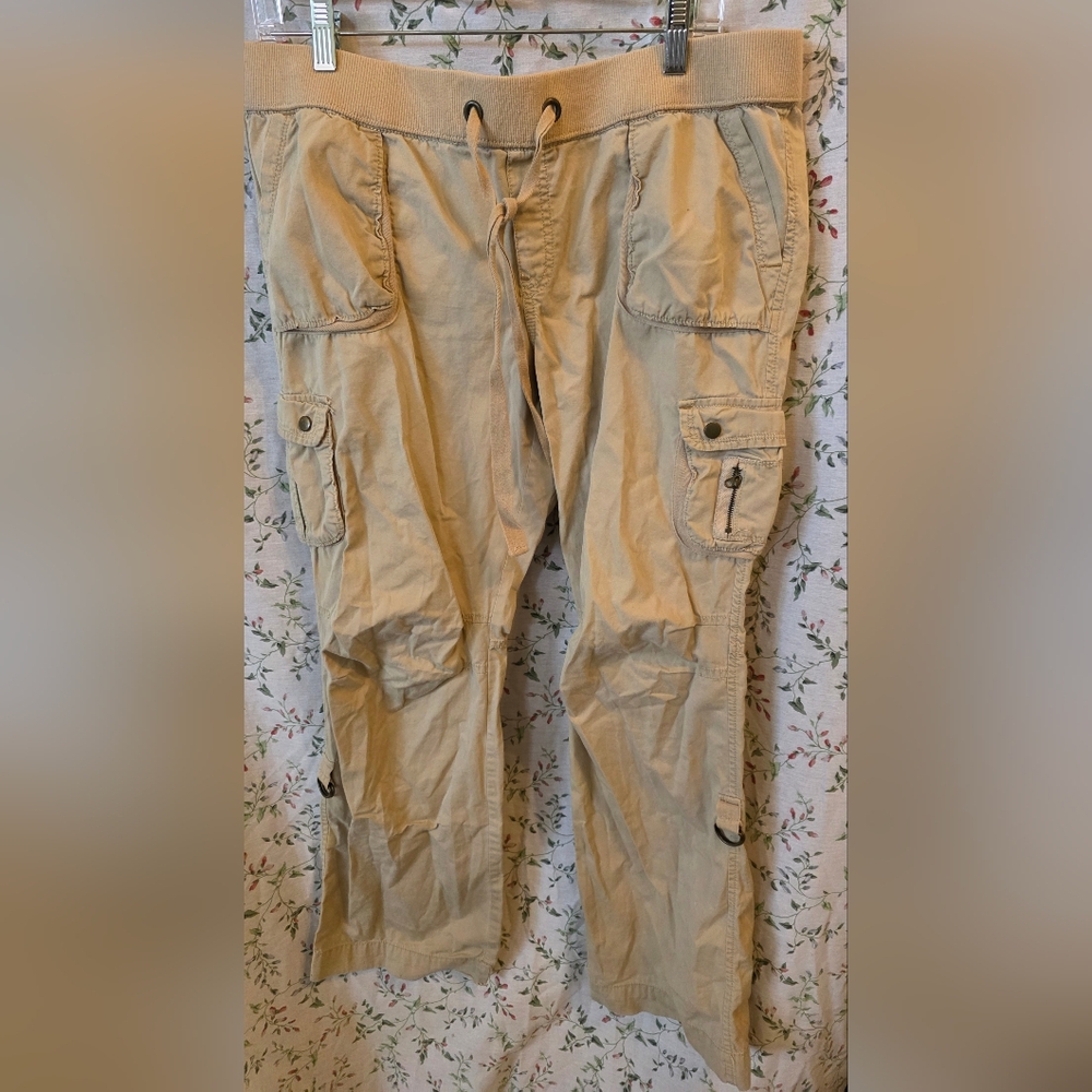 🏝️ Ladies' Old Navy Cargo Pants